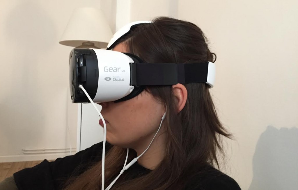 Gear VR Kopfhörer Frau