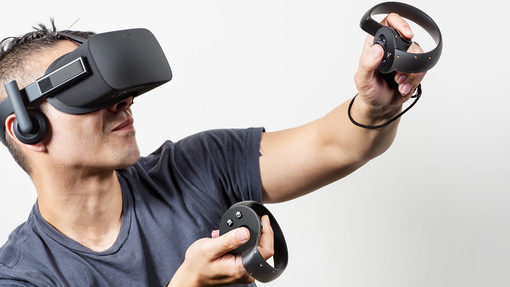 Gamer mit Rift und Oculus Touch