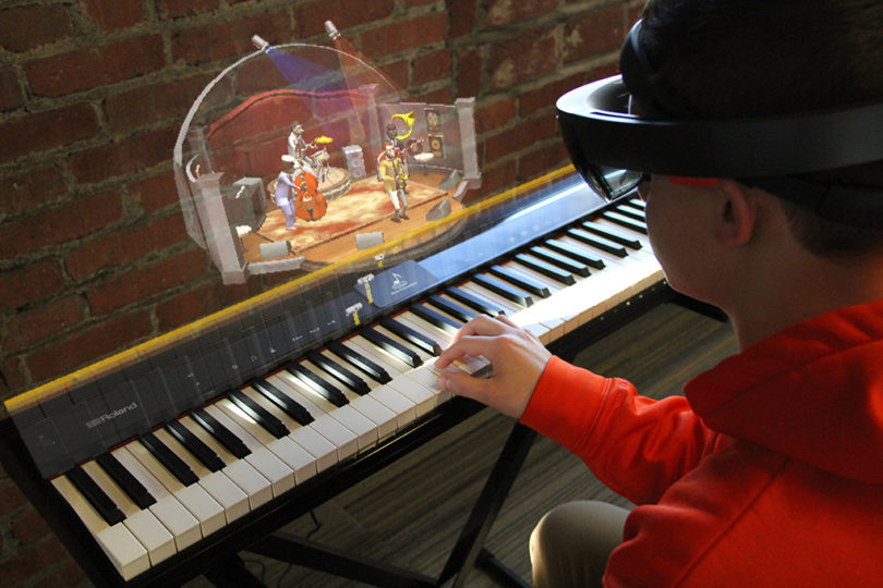 Music-Everywhere-Microsoft-HoloLens