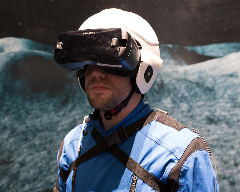 Samsung-Nasa-A-Moon-For-All-Mankind-Gear-VR