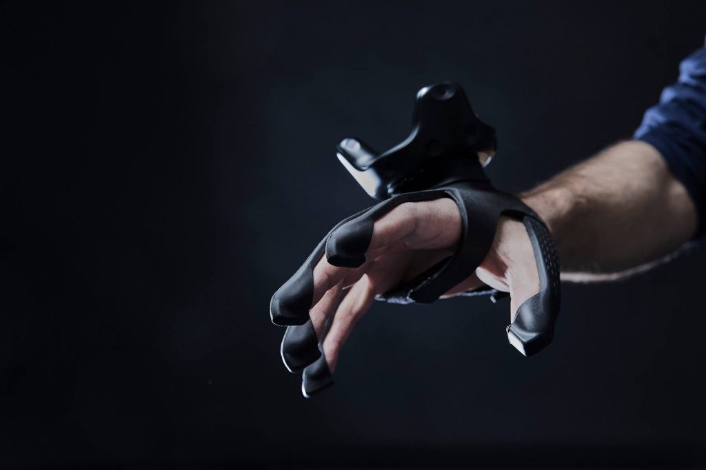 Plexus-haptics-VR-Gloves-Controller