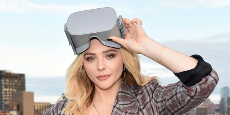 Oculus-Go-VR-Diner-Marketing-Chloe-Grace-Moretz